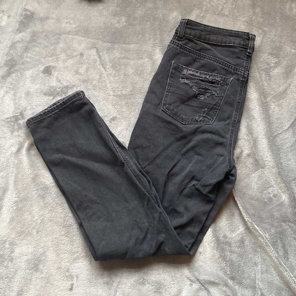 Distressed American Eagle mom jeans. Size 4 regular.